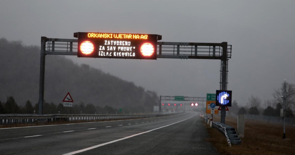 Dijelovi autocesta prema Rijeci i Splitu zatvoreni za sve skupine vozila zbog vjetra