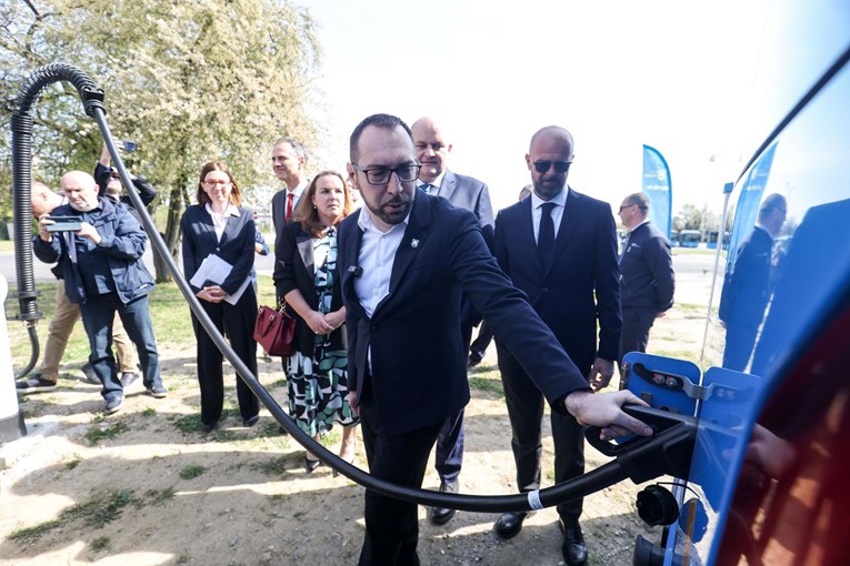 Tomašević: ZET zasad neće dizati cijene karata, nadamo se da će rat u Iranu završiti