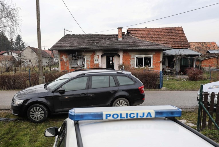 FOTO Požar kod Velike Gorice: Susjedi iz kuće izvukli muškarca, umro je na ulici