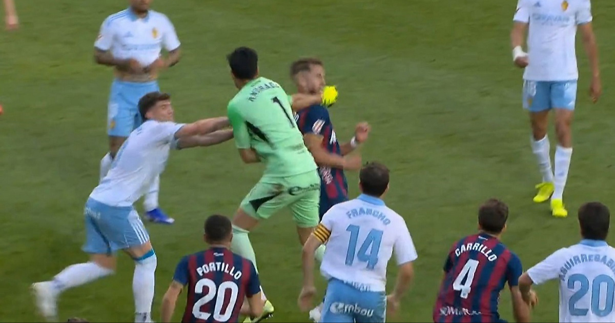 VIDEO Golman nokautirao suparnika. Španjolci: Bestijalno, brutalno, divljački