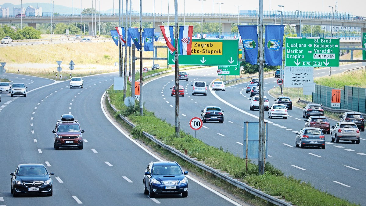 Prometna nesreća između čvorova Jankomir i Lučko, vozi se usporeno
