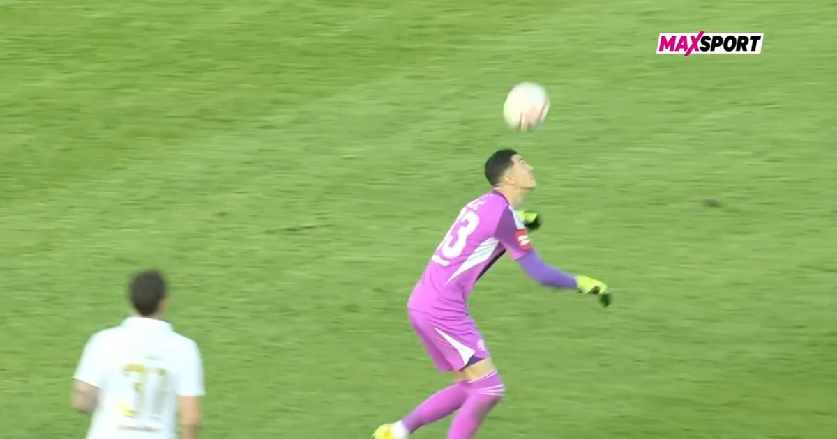 VIDEO Golman Hajduka se poigravao pa poklonio gol. Spasilo ga zaleđe