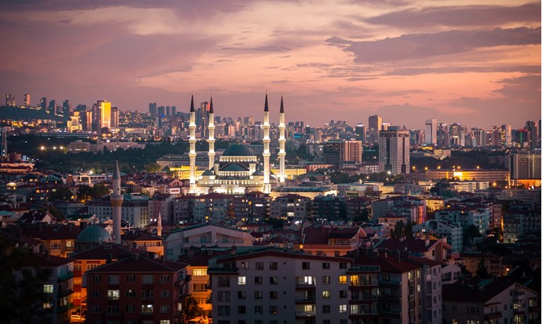 Istanbul je bio glavni grad Osmanskog Carstva. Zašto je Ankara glavni grad Turske?