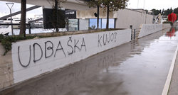 FOTO U Splitu osvanuo grafit: "Milanoviću bolje pe*er nego ruska ku*va"