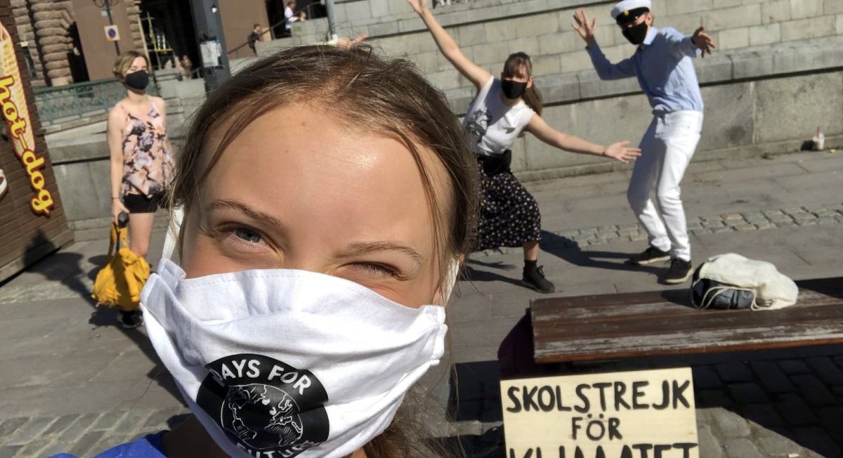 Greta se vratila ispred zgrade parlamenta, prosvjeduje zbog klimatskih promjena