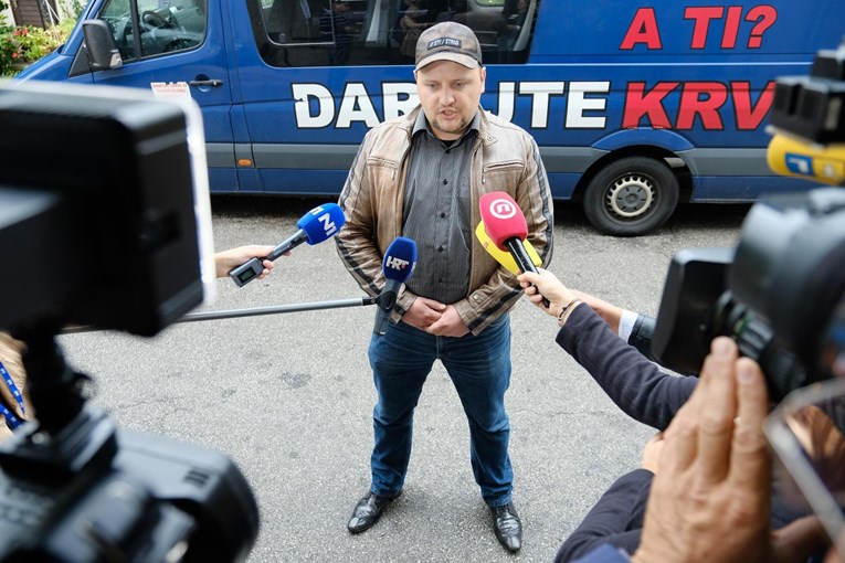 Pojavio se još jedan kandidat za predsjednika, ovaj je nosio lijes kroz Zagreb