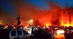 Prosvjednici upali u zgradu libijskog parlamenta i zapalili vatru