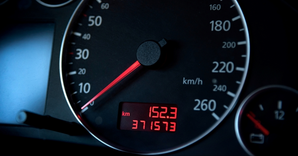 Kako prepoznati da su na autu vraćeni kilometri?