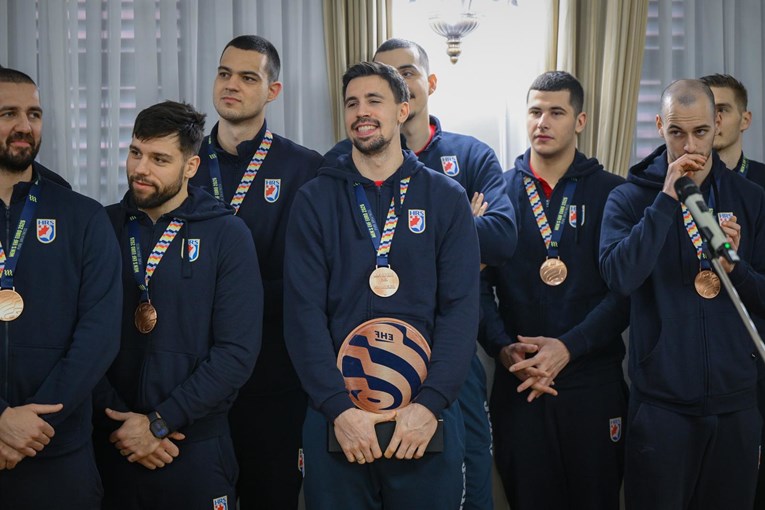 Večeras doček u Rijeci za rukometaše. Stižu Lučin, Glavaš, Načinović i Slavić