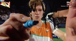 VIDEO Ruski tenisač ušao u finale pa na kameru napisao poruku mira i oduševio publiku