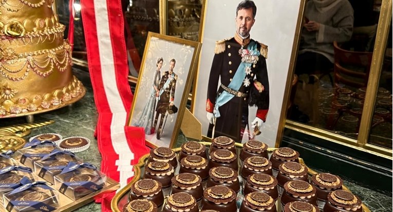 Okrunjen je novi danski kralj, a njemu u čast napravljene su ove torte posute zlatom