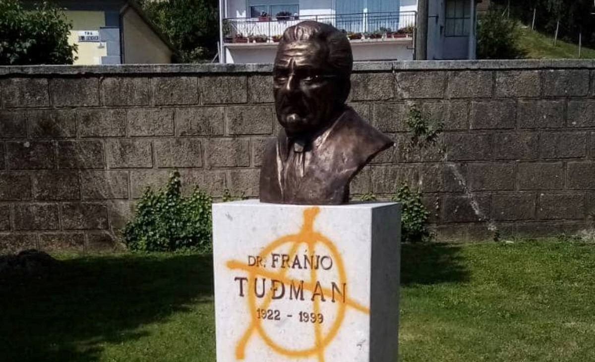 U Križevcima išaran spomenik Franji Tuđmanu, veterani ogorčeni