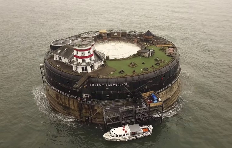 Tvrđava na morskoj pučini postaje karantena za milijunaše