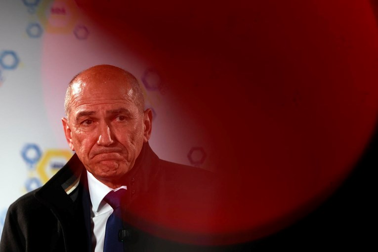 Janša nije sretan nakon poraza na slovenskim izborima