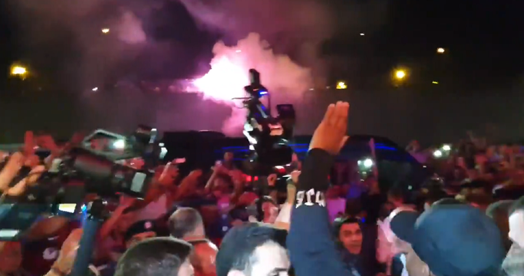 VIDEO Turci organizirali nevjerojatan doček za bivšeg napadača Liverpoola