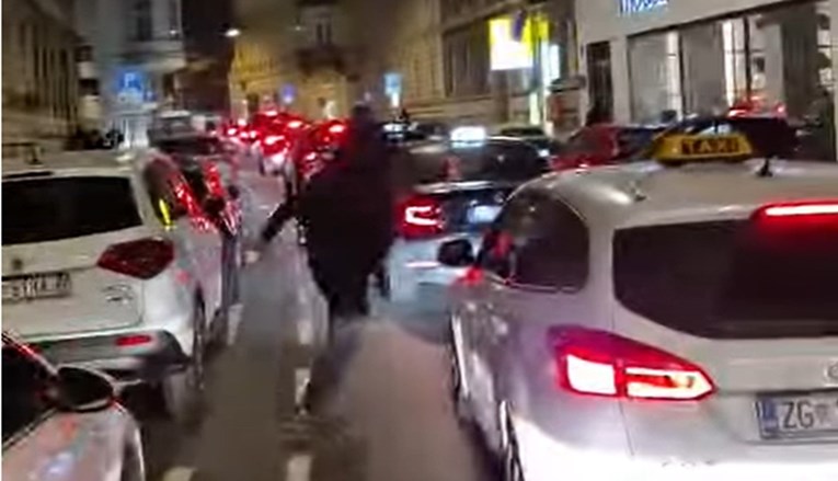 VIDEO Policija lovi maskirane mladiće među autima u Zagrebu