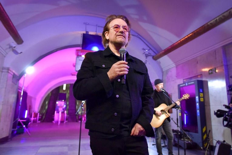 VIDEO Bono i The Edge pjevali 40 minuta u metrou u Kijevu