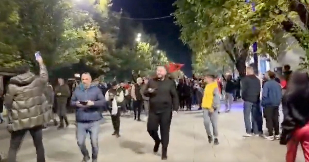 Kosovari slavili pobjedu Albanije nad Srbijom. Pogledajte kako je izgledala Priština