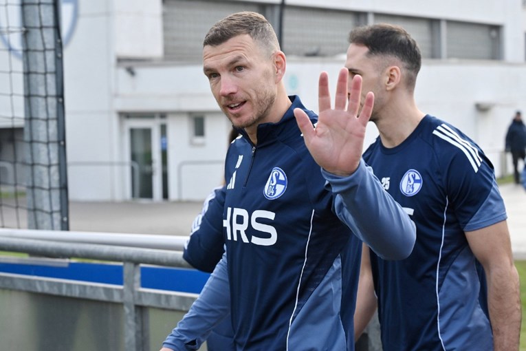 Ludnica u Schalkeu nakon dolaska Džeke. Obaraju se rekordi, 1000 navijača na treningu