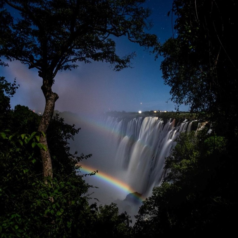 Mjesečeva duga vidljiva je na samo dva mjesta na svijetu. Izgleda kao prizor iz bajke