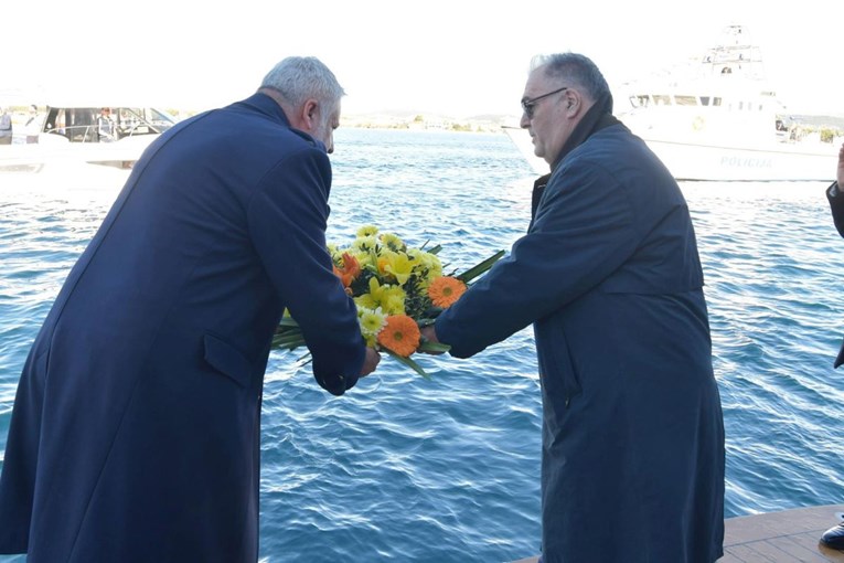 FOTO U Šibeniku na svetog Nikolu položen vijenac u more za poginule i nestale pomorce