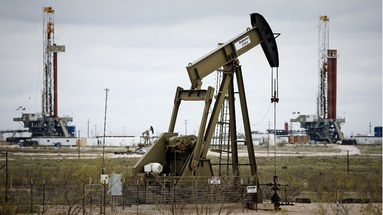 Cijene nafte pale ispod 48 dolara zbog naznaka o većoj ponudi