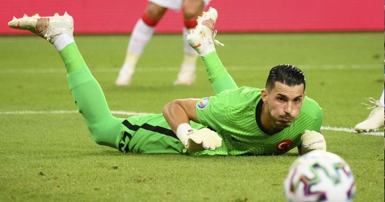 AS: Španjolski velikan želi dovesti Turčina, Livaković je rezervna opcija