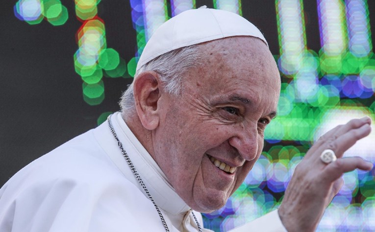 Papa kritizirao debele ljude
