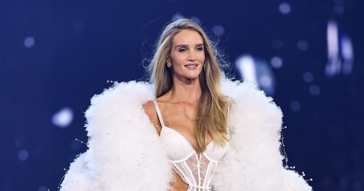 Zaručnica (39) Jasona Stathama vratila se na pistu Victoria's Secreta nakon 16 godina