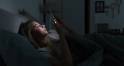 Je li tamni način rada na mobitelima bolji za naše oči? Evo što kažu stručnjaci