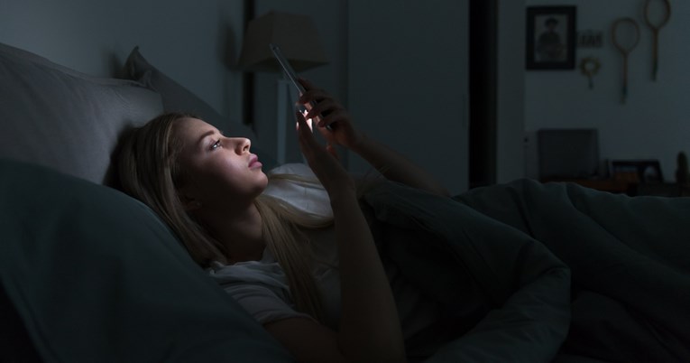 Je li tamni način rada na mobitelima bolji za naše oči? Evo što kažu stručnjaci
