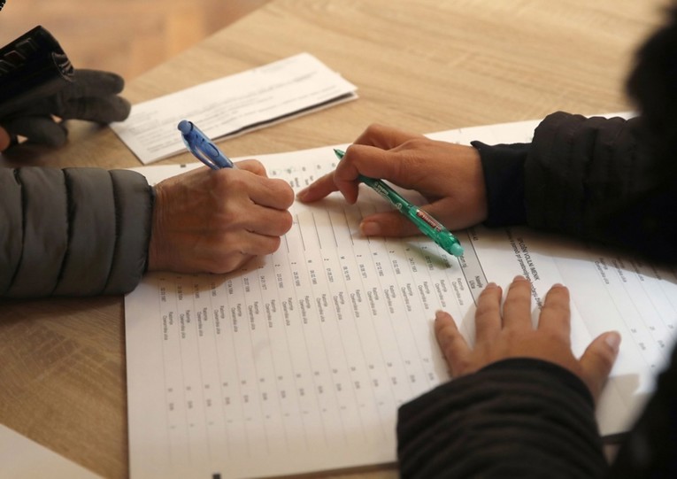 Smrt birača u Domžalama pomaknula objavu prvih rezultata referenduma