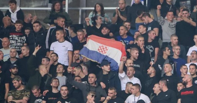 Navijači Zadra mahali ustaškom zastavom na utakmici protiv Partizana