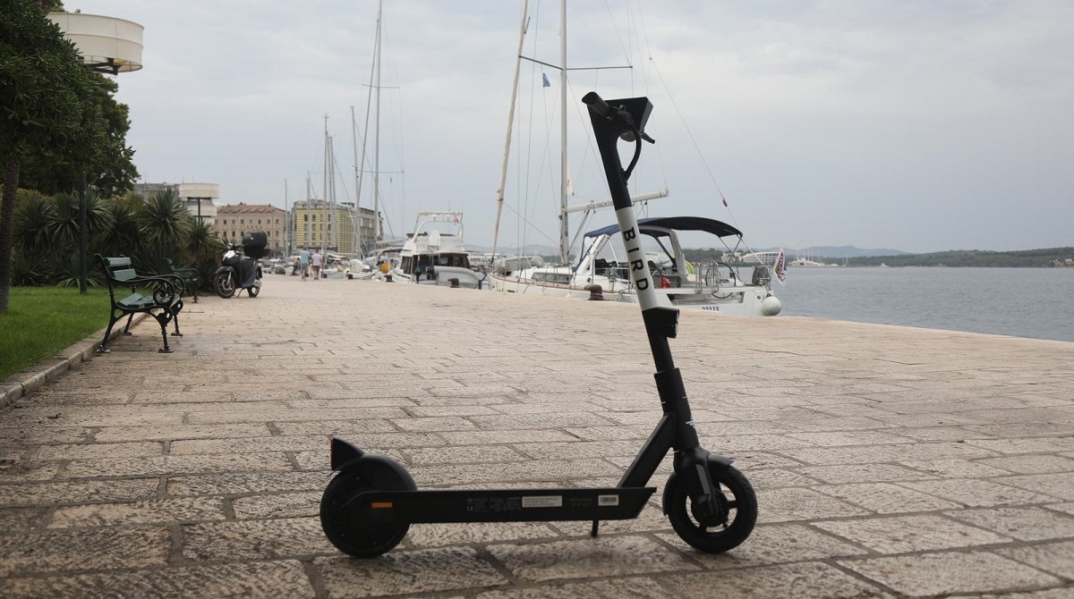 Dječaka u Istri na električnom romobilu udario auto, pokreće se postupak protiv majke