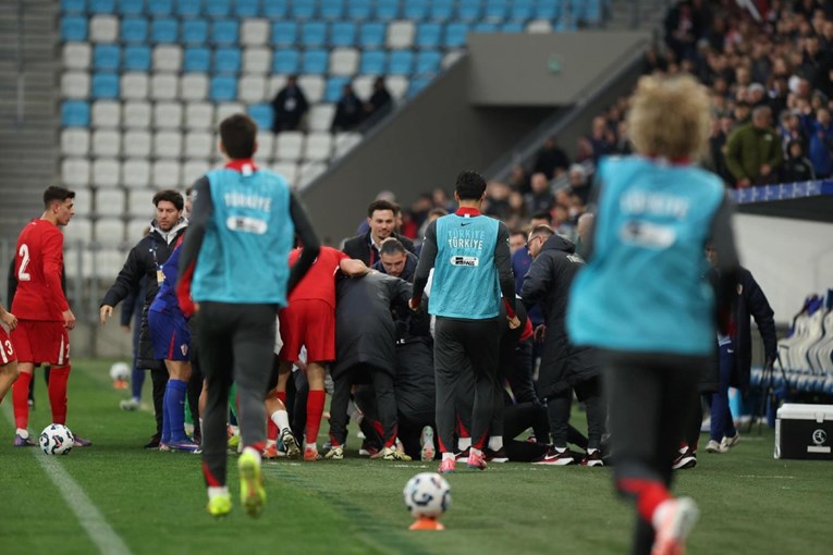 Komentator MAXSporta: Turci nisu htjeli nastaviti. Nakon moljakanja su se vratili