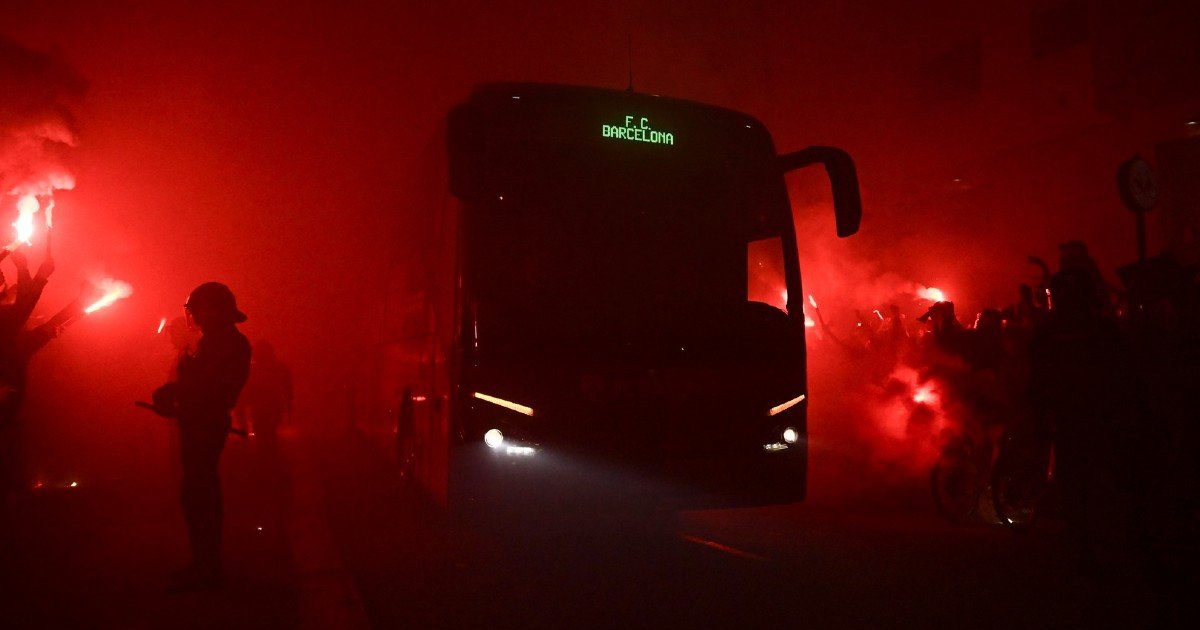 VIDEO Navijači Barcelone zamijenili Realov autobus za Barcin i gađali ga kamenjem