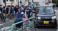 FOTO Muškarac se autom zabio u ogradu kod izraelskog veleposlanstva u Tokiju