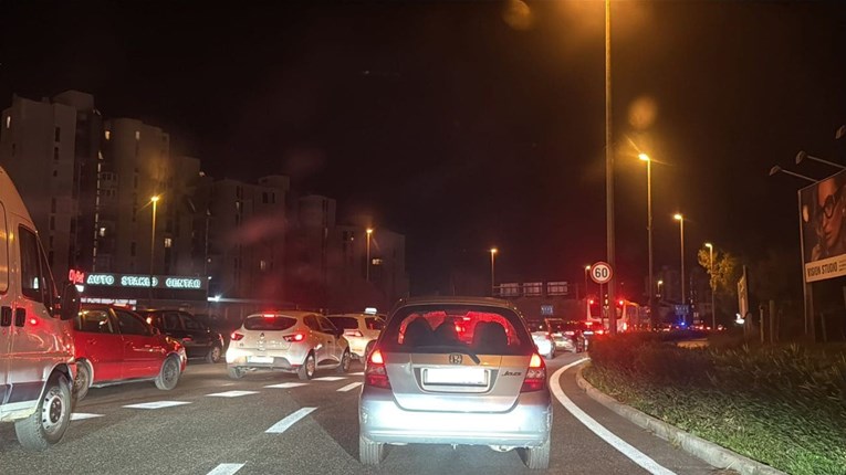 Policija s dugim cijevima blokirala dijelove Splita, nastao prometni kaos