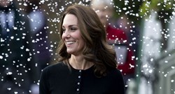 Kate Middleton je za kraljičin božićni ručak obukla ultimativni blagdanski print