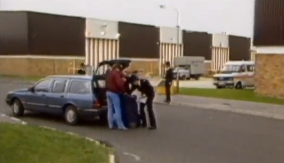 Sa Heathrowea je "slučajno" ukradeno šest tona zlatnih poluga. Uslijedila su ubojstva