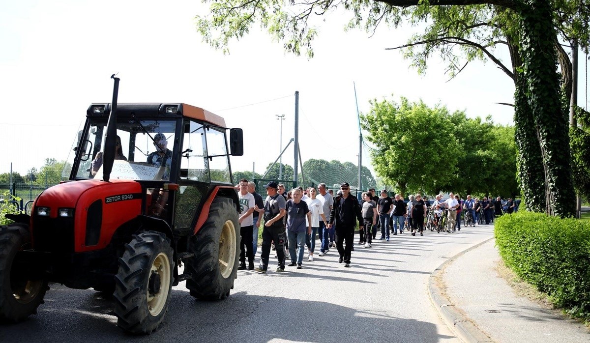 Građani blokirali ulaz u Jakuševec. Podržali ih Lovrić, Bernardić i Kalinić