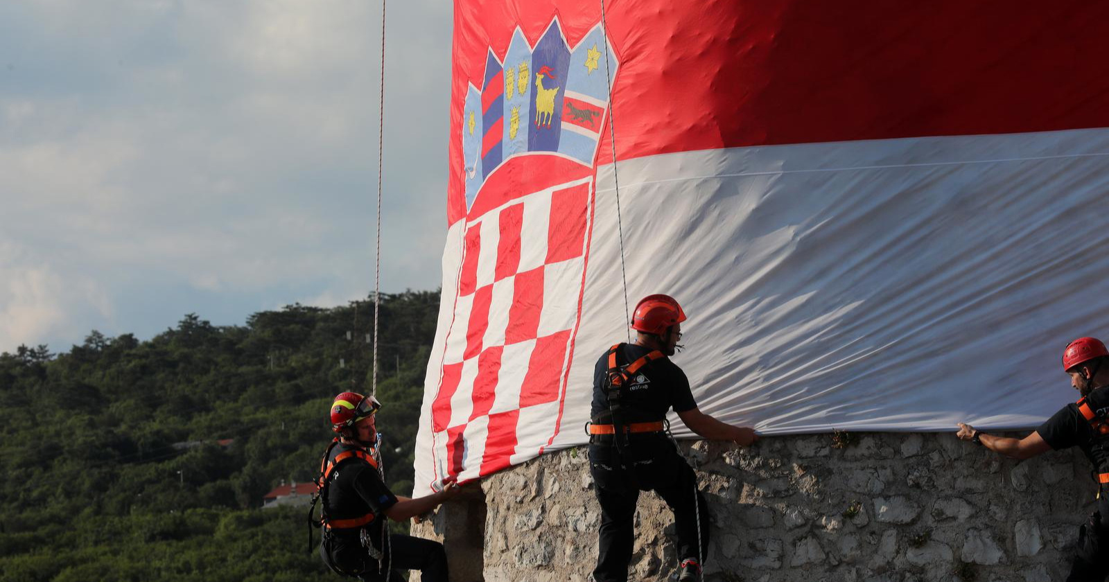 Rijeka obilježava Dan pobjede: Mimohod, baklje i brodovi Hrvatske ratne mornarice