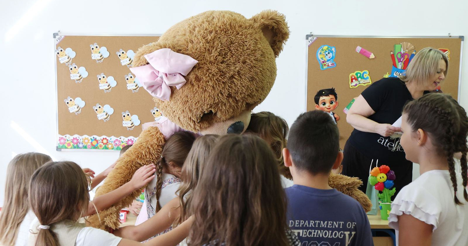Prvašiće u Lozovcu dočekalo posebno iznenađenje u razredu, djeca su bila oduševljena