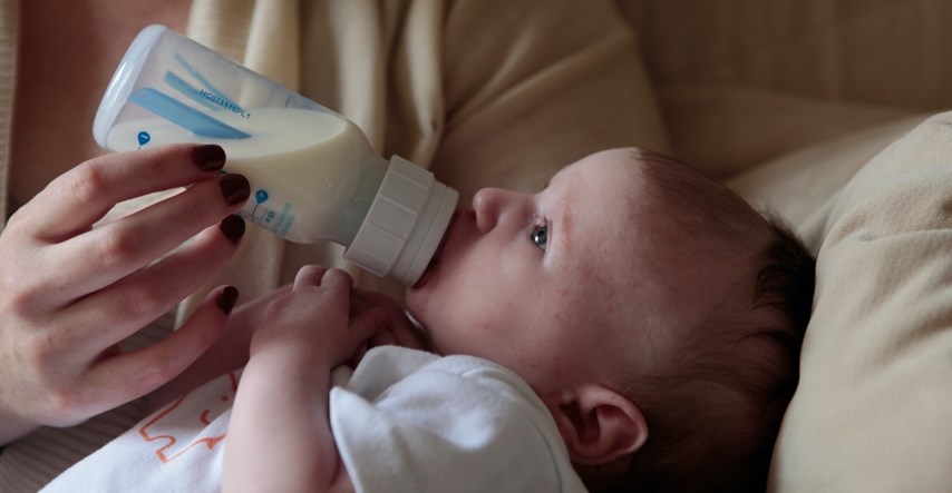 Znanstvenici: Adaptirano mlijeko reklamira dobrobiti koje nisu znanstveno dokazane