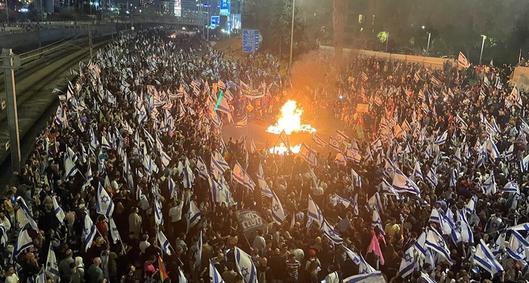 FOTO Ogromni prosvjedi nakon smjene ministra u Izraelu: "Na rubu smo građanskog rata"