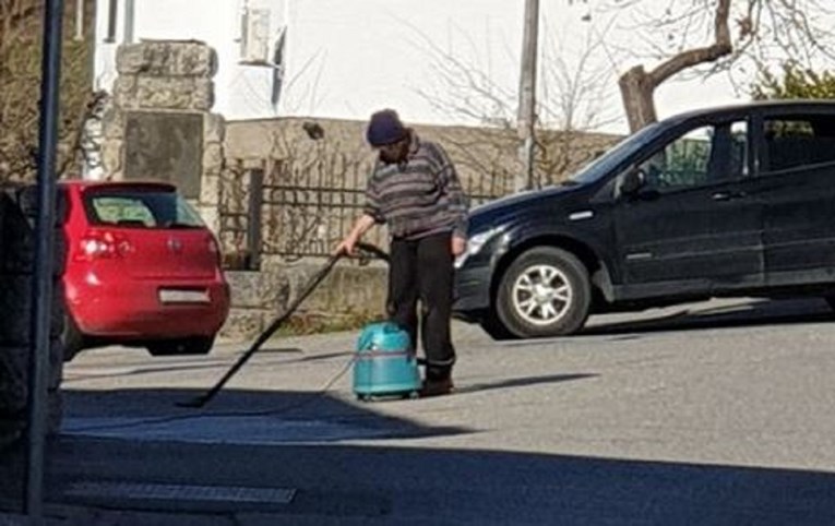 VIDEO Žena u Vrapču snimljena kako cestu čisti - usisivačem