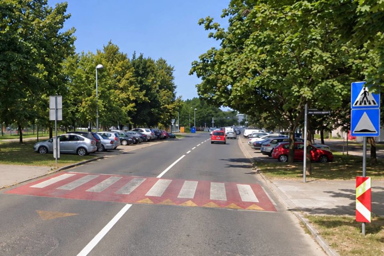 Žena (80) u Zagrebu ključem izgrebala pet automobila