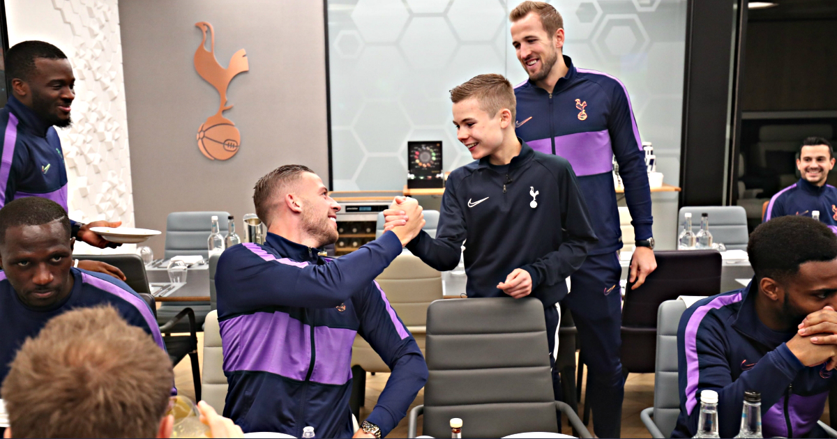 Dječak koji je oduševio Mourinha ručao s momčadi Tottenhama