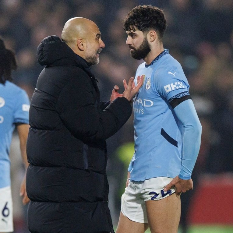 Pep objasnio zašto je promijenio Gvardiolovu poziciju: "To je opcija za novu sezonu"