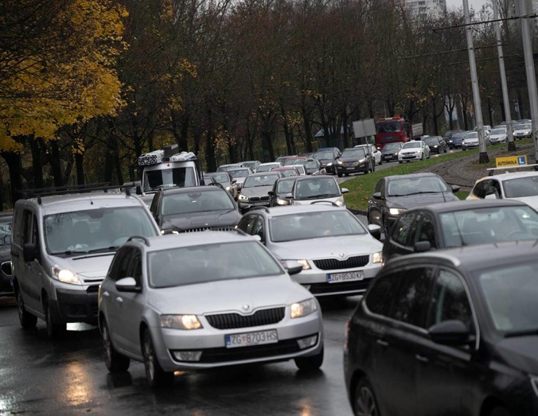 HAK: Gužva na zagrebačkoj obilaznici, magla i skliski kolnici